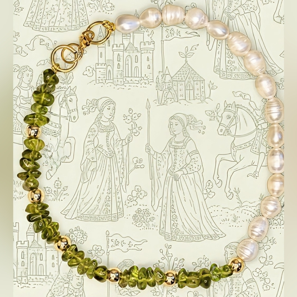 Assymetrical Natural Peridot And White Baroque Pearl Necklace In Gold Plated